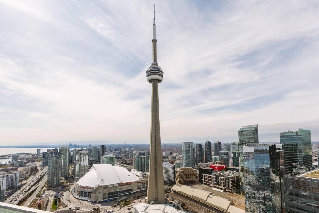 Two Bd Cn Tower And Lake Ontario View Toronto Eksteriør bilde