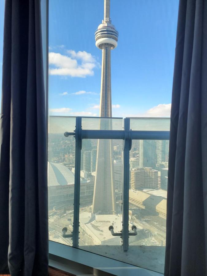 Two Bd Cn Tower And Lake Ontario View Toronto Eksteriør bilde