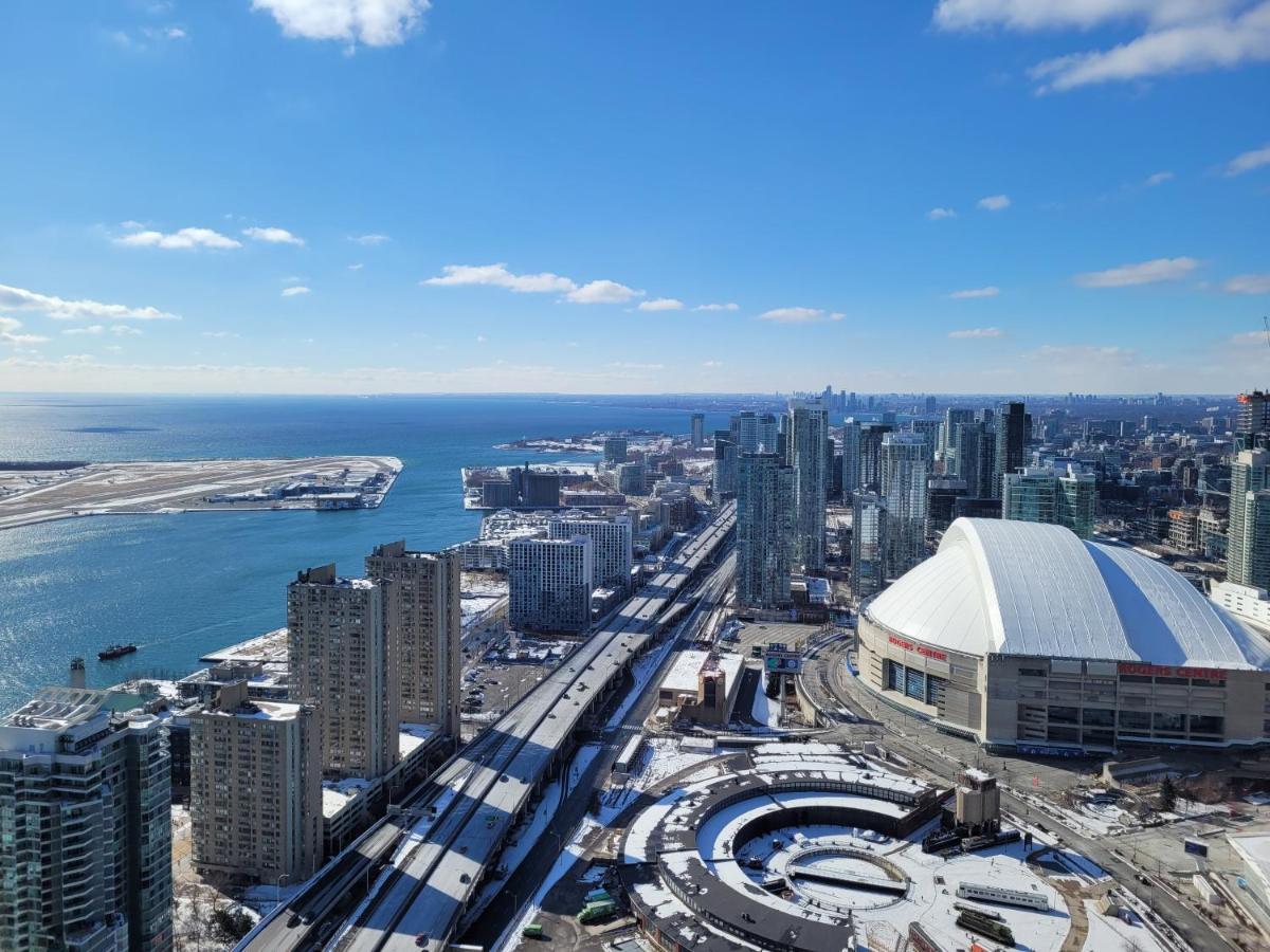 Two Bd Cn Tower And Lake Ontario View Toronto Eksteriør bilde