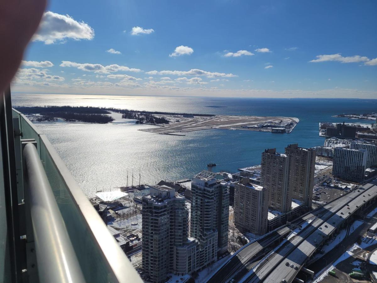 Two Bd Cn Tower And Lake Ontario View Toronto Eksteriør bilde